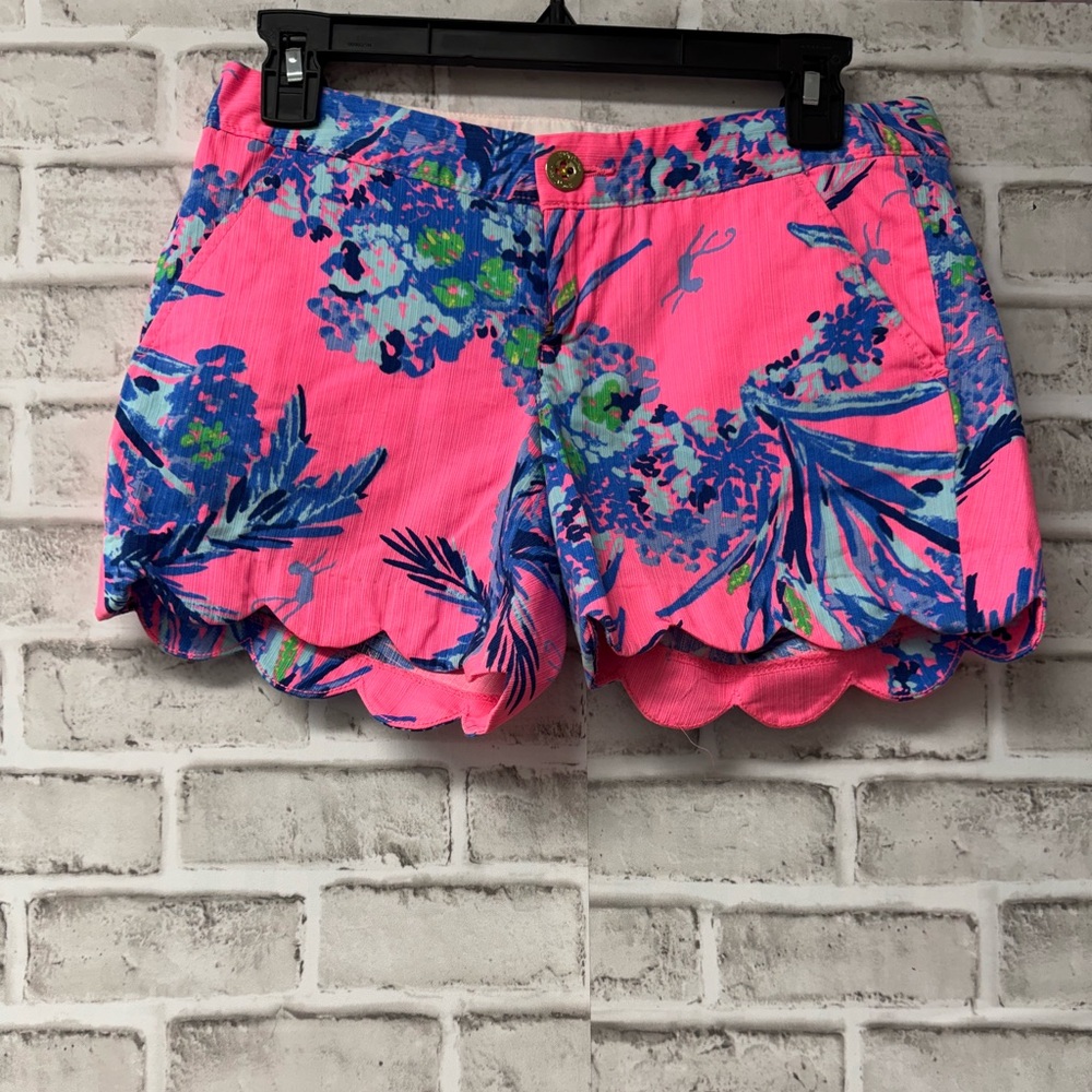 Lilly Pulitzer sz 00 Floral Women's Shorts, zip front with pockets scalloped hem